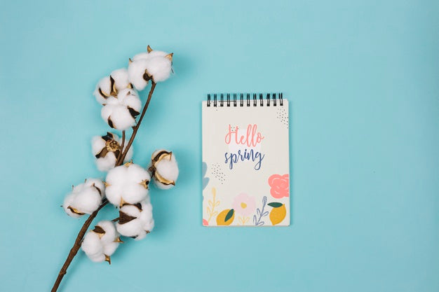 Flat Lay Notepad Mockup With Spring Concept Psd