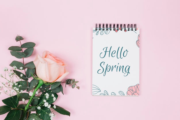 Flat Lay Notepad Mockup With Spring Concept Psd
