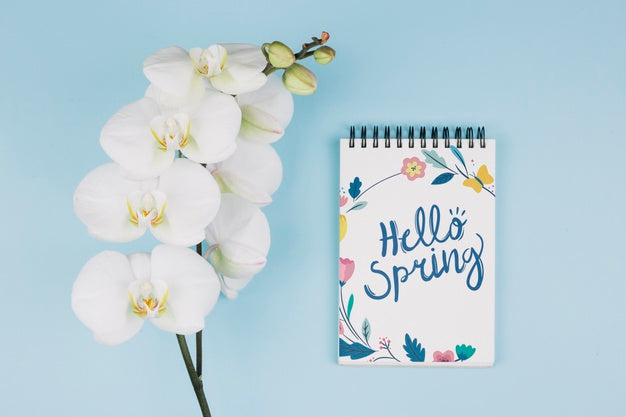 Flat Lay Notepad Mockup With Spring Concept Psd