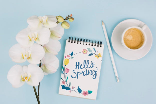 Flat Lay Notepad Mockup With Spring Concept Psd