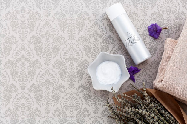 Flat Lay Of Cream On Plain Background Mock-Up Psd