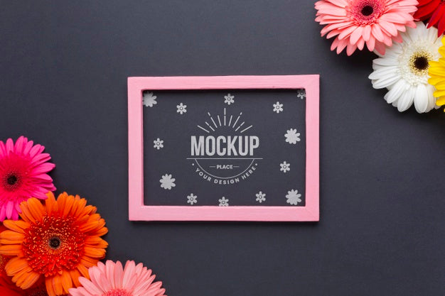 Flat Lay Of Daisies With Frame Mock-Up Psd