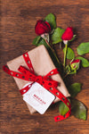 Flat Lay Of Gift With Roses Psd