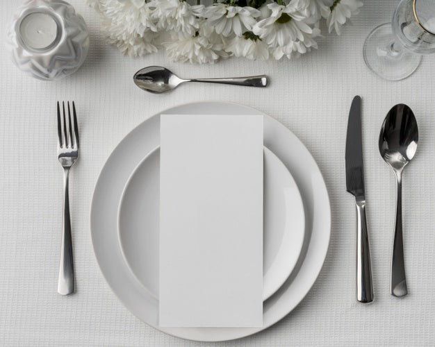 Flat Lay Of Spring Menu Mock-Up With Flowers And Cutlery On Plates Psd