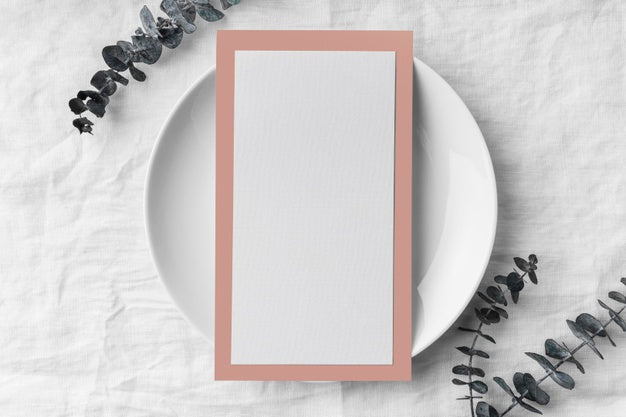 Flat Lay Of Table Arrangement With Spring Menu Mock-Up On Plate And Leaves Psd