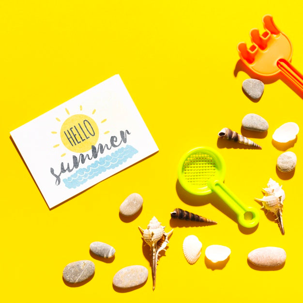 Flat Lay Paper Card Mockup With Summer Elements Psd