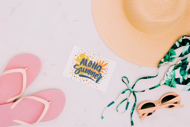 Flat Lay Paper Card Mockup With Summer Elements Psd