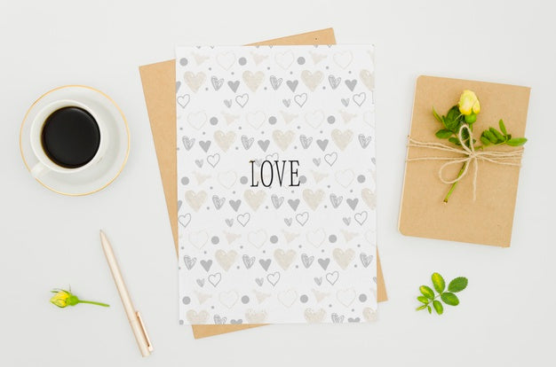 Flat Lay Paper Mock-Up On Desk Psd