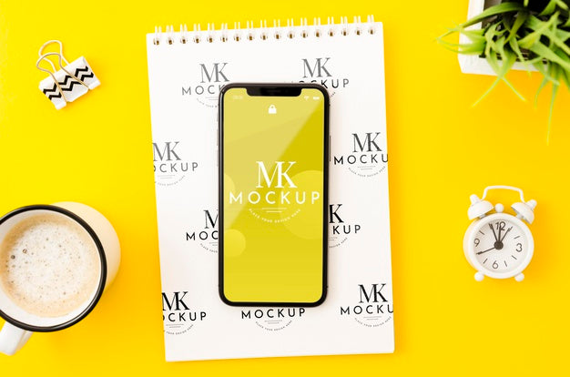 Flat Lay Phone Mock-Up On Clipboard Psd