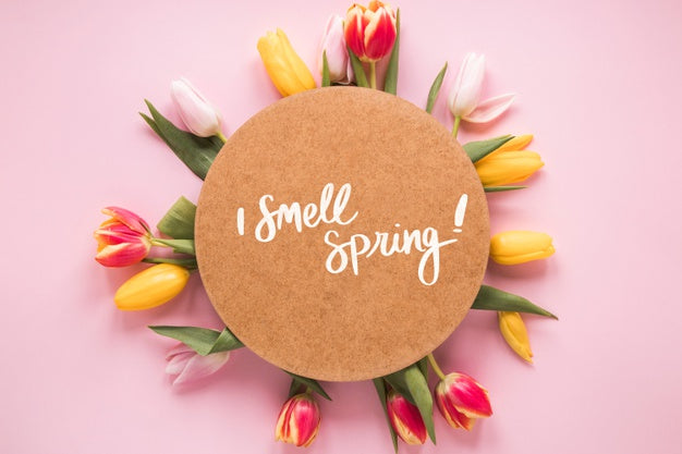 Flat Lay Round Card Mockup For Spring Psd