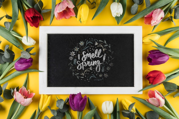 Flat Lay Slate Mockup With Spring Concept Psd