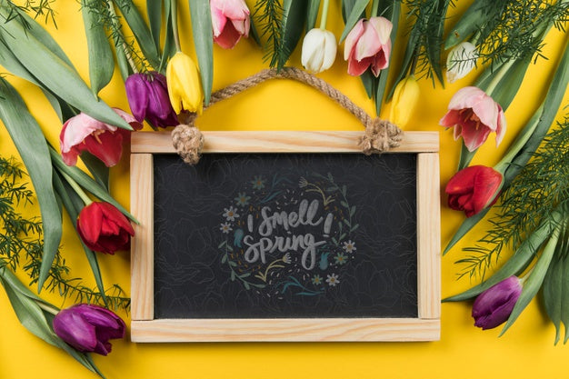 Flat Lay Slate Mockup With Spring Concept Psd