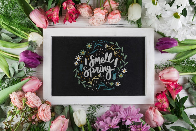 Flat Lay Slate Mockup With Spring Concept Psd