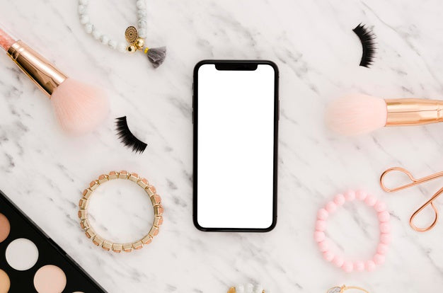 Flat Lay Smartphone Mock-Up With Make-Up Accessories Psd