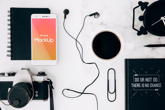 Flat Lay Smartphone Mockup On Workspace Psd