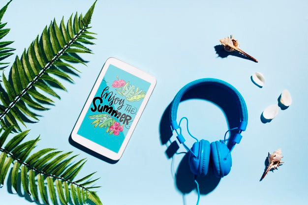 Flat Lay Smartphone Mockup With Summer Elements Psd