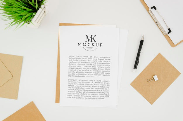 Flat Lay Stationery Mock-Up And Envelopes Psd