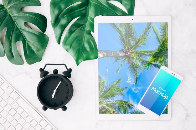 Flat Lay Tablet Mockup On Workspace Psd