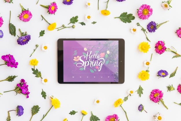 Flat Lay Tablet Mockup With Flowers Psd