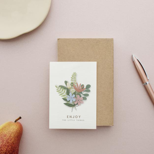 Floral Postcard Mockup On A Pink Surface Psd