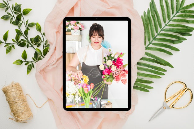 Flower Shop Invitation Concept Mock-Up Psd