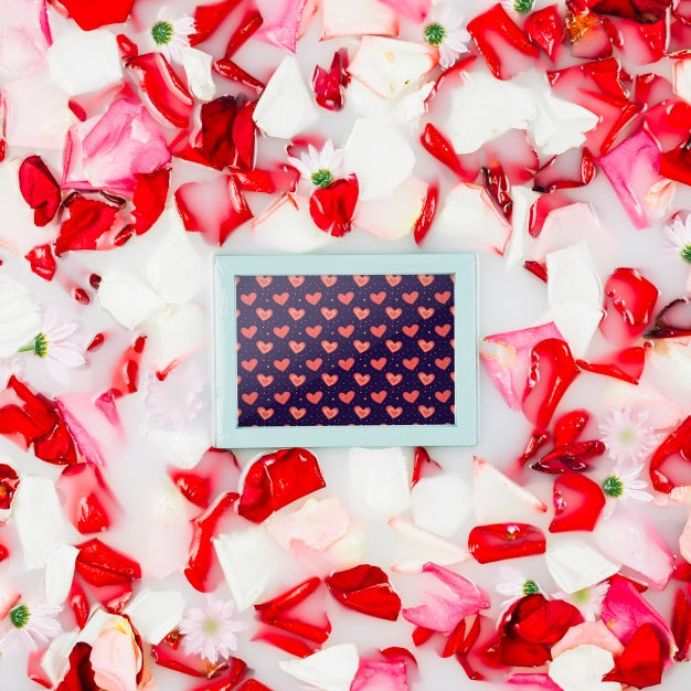 Frame Mockup With Flowers Psd