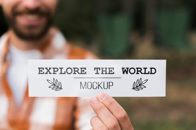 Front View Of Defocused Smiley Man Holding A Piece Of Paper While Camping Psd