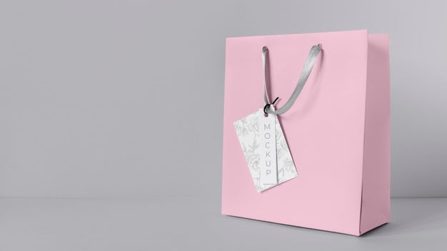 Front View Of Paper Shopping Bag Mock-Up With Paper Tag Psd
