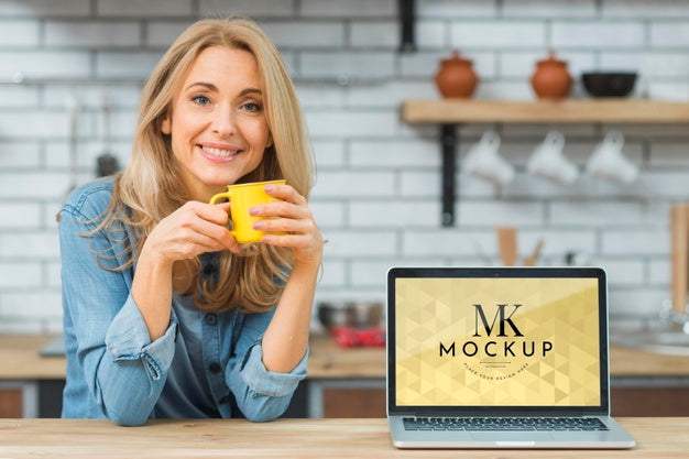 Front View Of Woman In The Kitchen With Coffee And Laptop Psd