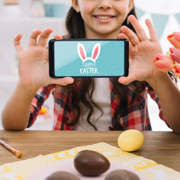 Girl With Smartphone Mockup On Easter Day Psd
