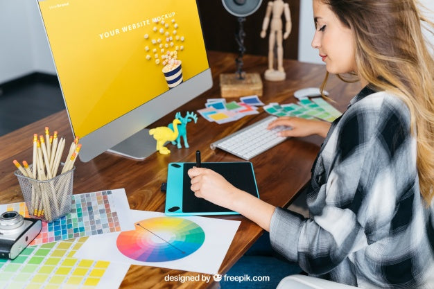 Graphic Designer Mockup With Girl Psd