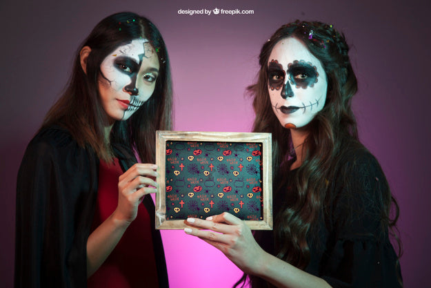 Halloween Mockup With Friends Holding Slate Psd