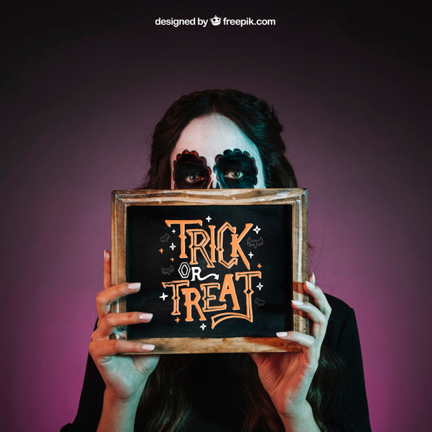 Halloween Mockup With Girl Showing Slate Psd