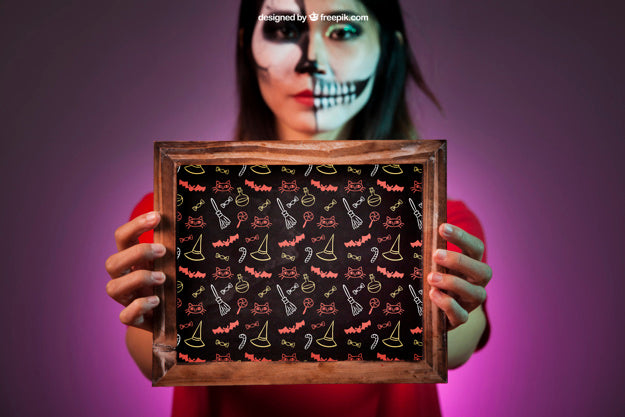 Halloween Mockup With Woman Holding Slate In Hands Psd