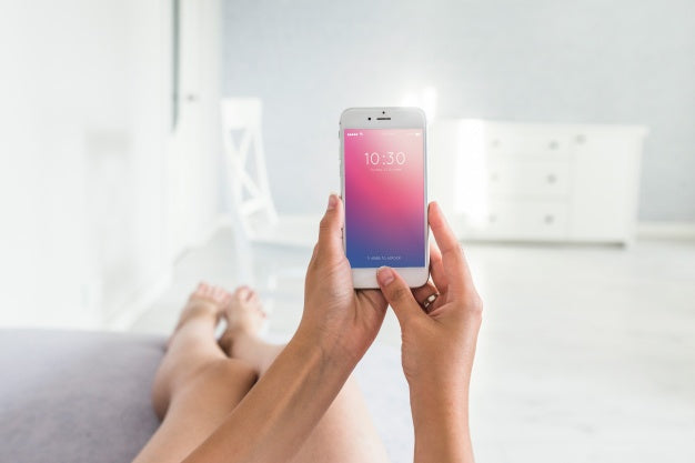 Hand Holding Smartphone Mockup Psd