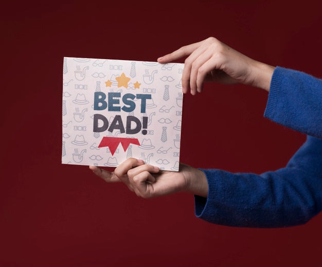 Hands Holding Cardboard Mock-Up On Burgundy Background Psd