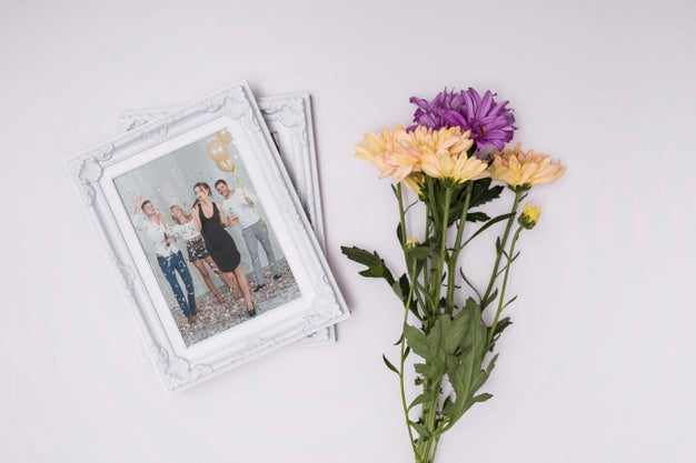 Happy Birthday Mock-Up With Flowers And Memories Psd