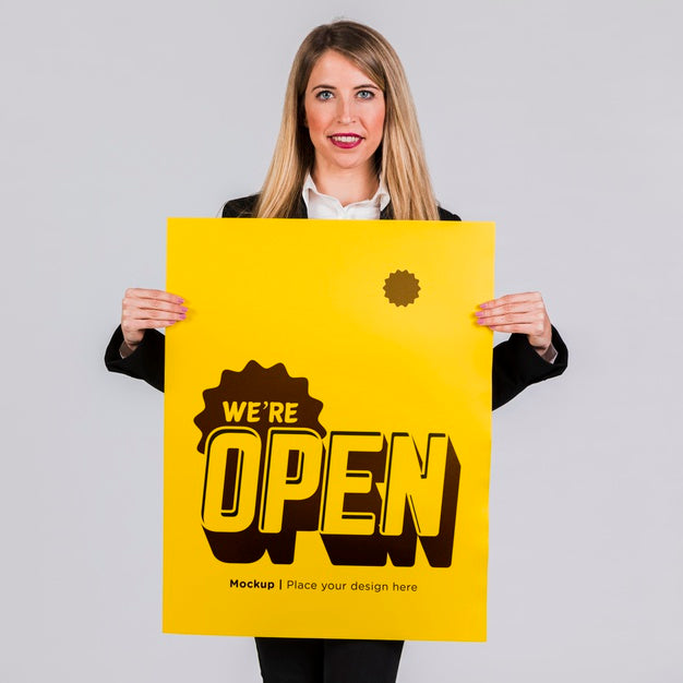 Happy Woman Holding A Placard Concept Mock-Up Psd