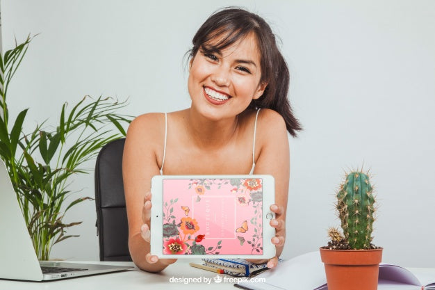 Happy Woman With Tablet'S Mock Up In The Office Psd