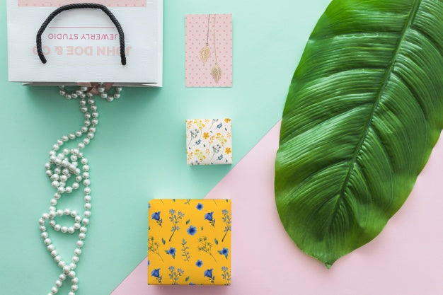 Jewelry And Packaging Mockup Concept Psd