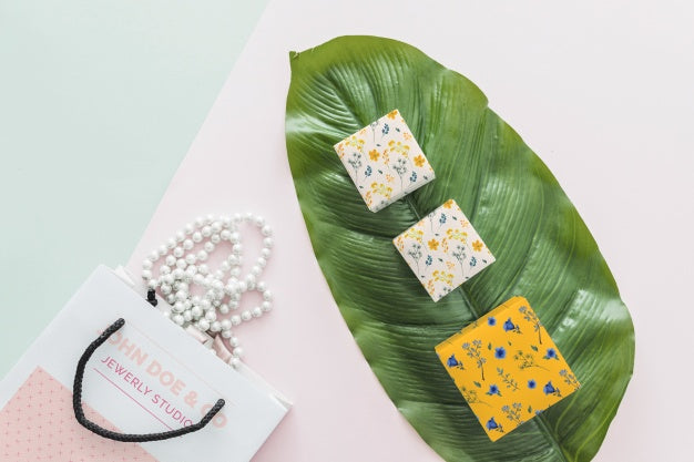 Jewelry And Packaging Mockup Concept Psd