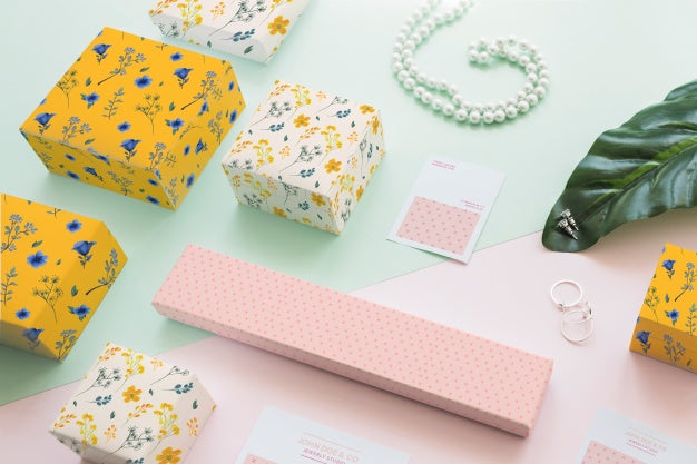 Jewelry And Packaging Mockup Concept Psd