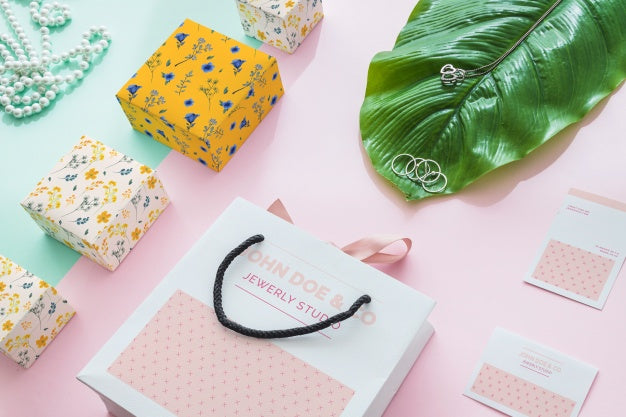 Jewelry And Packaging Mockup Concept Psd