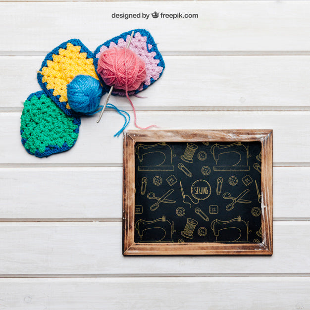 Knitting Mockup With Slate And Balls Psd