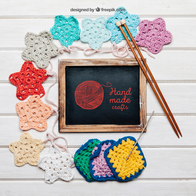 Knitting Mockup With Slate And Sticks Psd