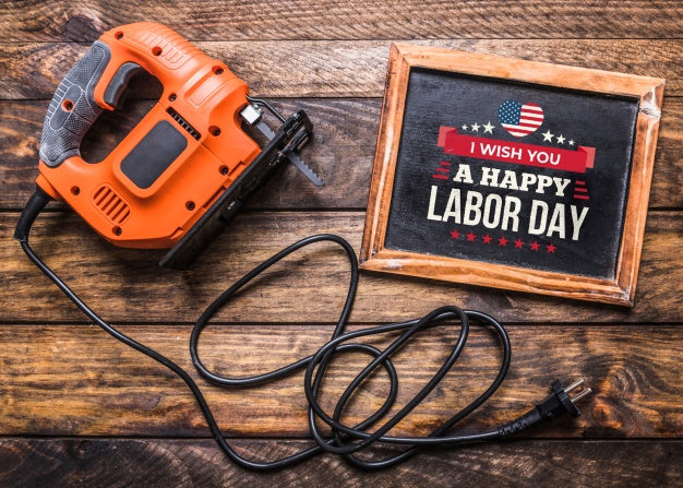 Labor Day Mockup With Slate And Tools Psd
