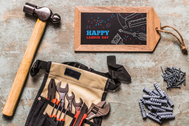 Labor Day Mockup With Slate And Tools Psd