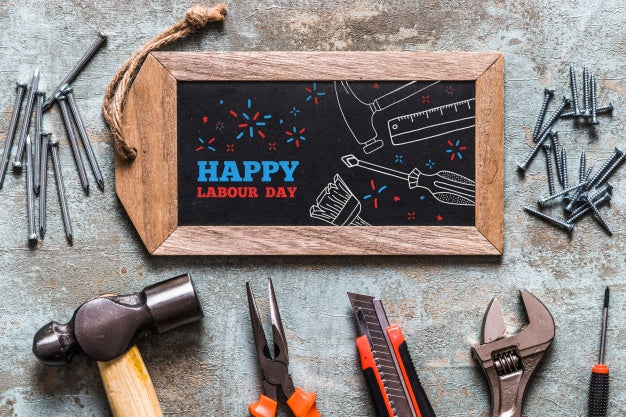 Labor Day Mockup With Slate And Tools Psd