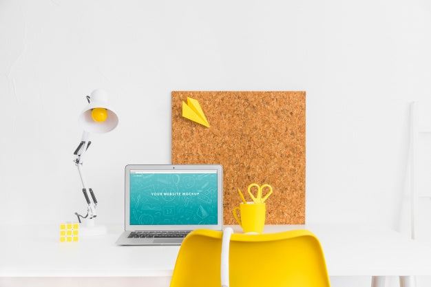 Laptop Mockup For Website Presentation With Back To School Concept Psd