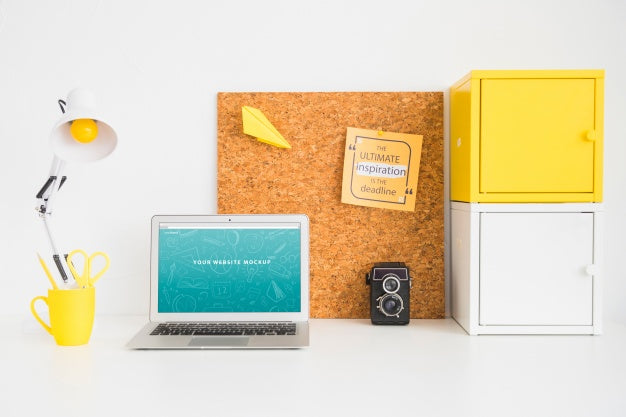 Laptop Mockup For Website Presentation With Back To School Concept Psd